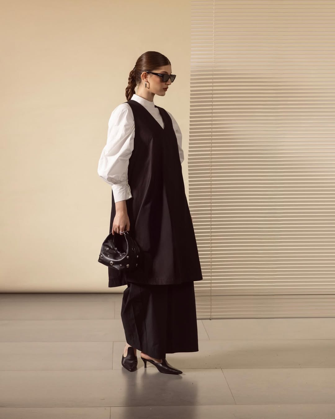 Ide Outfit Hijab Ibu Bekerja yang Profesional: Smart Casual dan Modis!