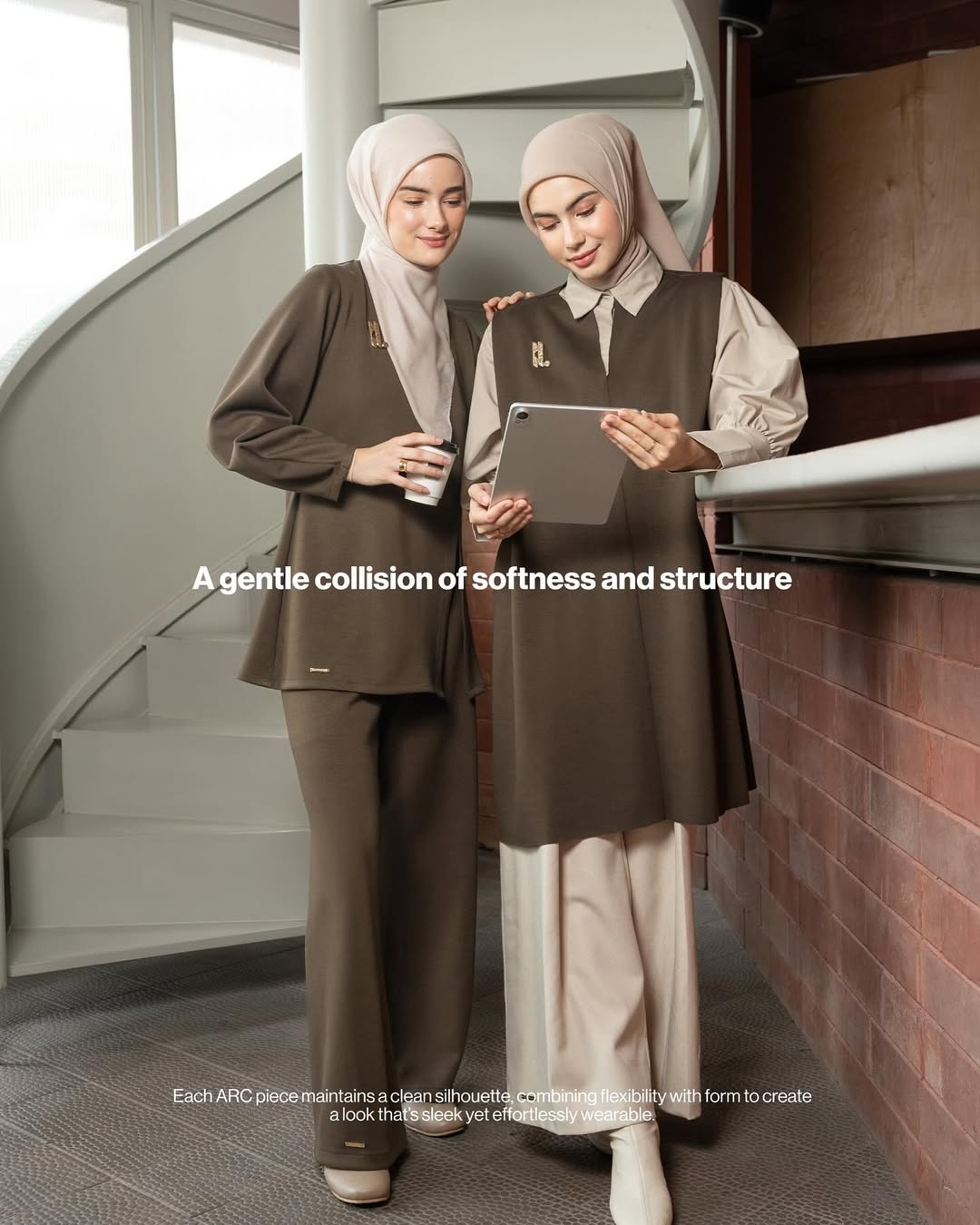 Ide Outfit Hijab Ibu Bekerja yang Profesional: Smart Casual dan Modis!