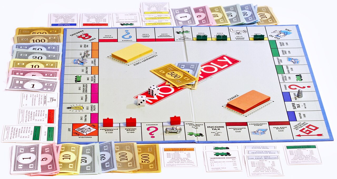 Nggak Cuma Seru, Ini 8 Board Game yang Diam-Diam Melatih Skill Anak Monopoly