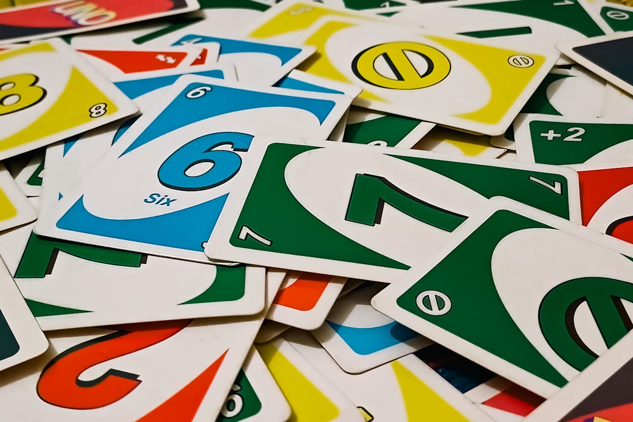 Nggak Cuma Seru, Ini 8 Board Game yang Diam-Diam Melatih Skill Anak UNO