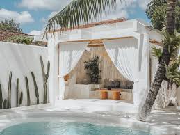 Hotel dan Villa untuk Staycation di Tengah Alam Indonesia