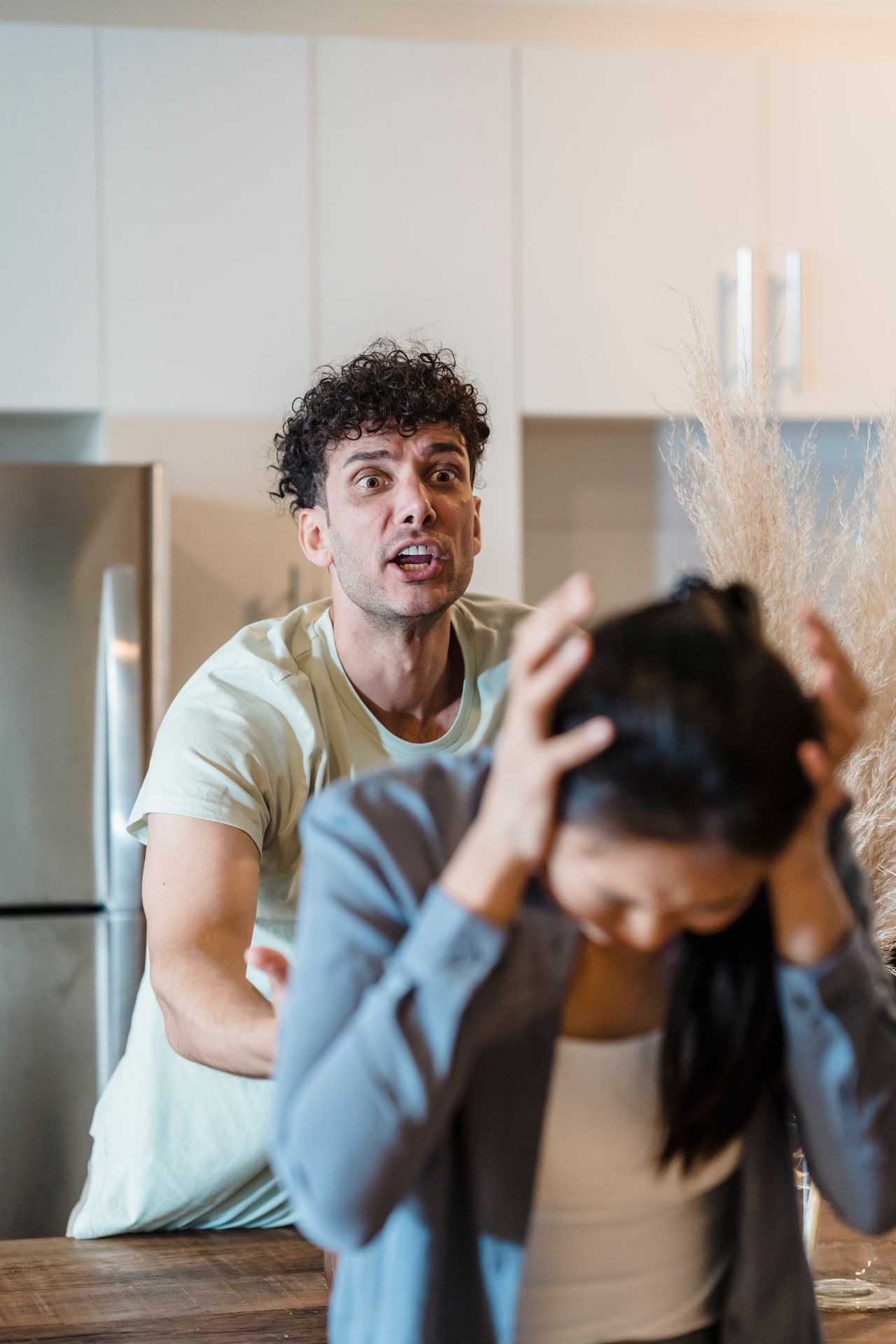 Perempuan Disekap Pacar Selama 3 Tahun hingga Kritis, Kenali 7 Red Flag dalam Hubungan yang Tak Boleh Diabaikan