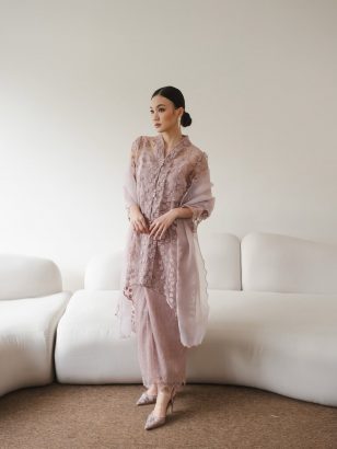 Rekomendasi Outfit Kondangan Elegan untuk Perempuan Usia 30–40