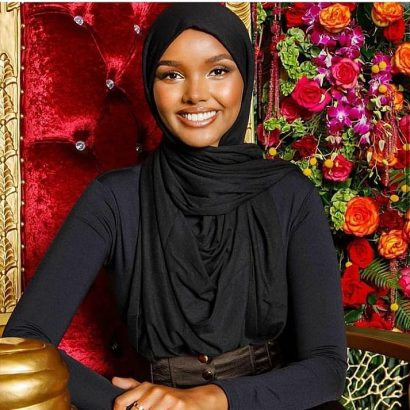 Gaya Hijab untuk Wajah Bulat dan Pipi Chubby, Wajah Tampak Tirus