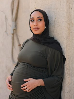 Gaya Hijab untuk Wajah Bulat dan Pipi Chubby, Wajah Tampak Tirus