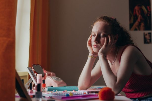 Cara Menjaga Komunikasi dengan Anak Perempuan yang Sensitif