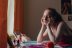 Cara Menjaga Komunikasi dengan Anak Perempuan yang Sensitif