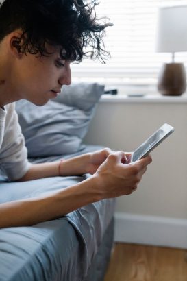 Cara Menyikapi Anak Ketahuan Sexting