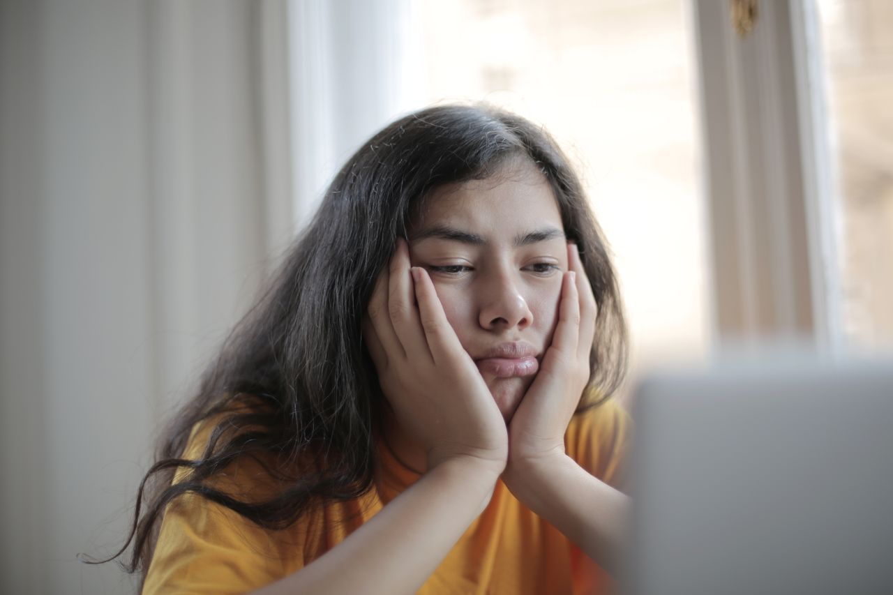10 Cara Menjaga Komunikasi dengan Anak Perempuan yang Sensitif