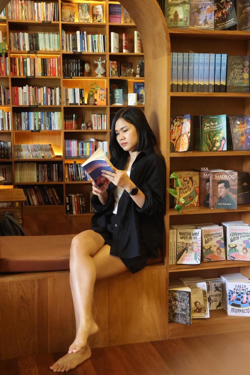 Inspiring Mom: Stephanie, Pecinta Buku yang Berhasil Menularkan Hobi Bacanya pada Anak