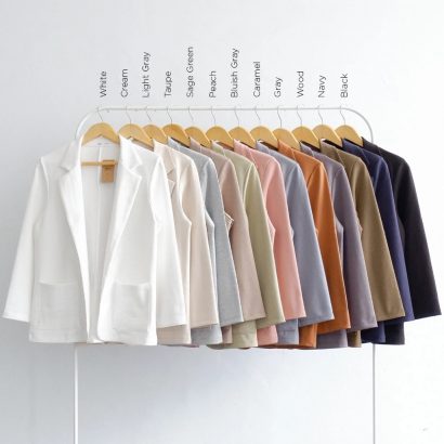 Outfit Kantor untuk Commuter: 7 Fashion Item Nyaman untuk Naik KRL, MRT, dan Ojek Online