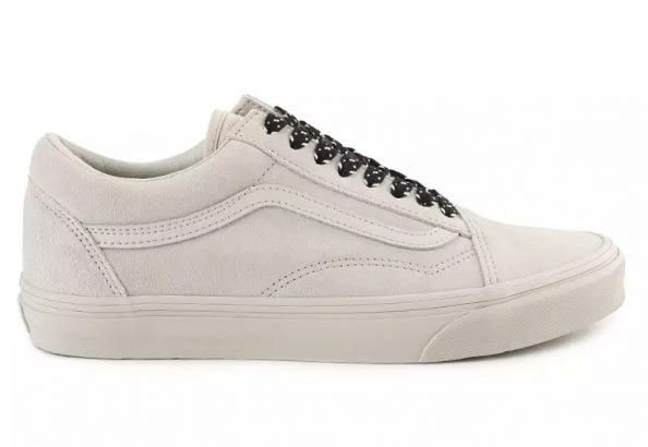 Sneakers untuk ke Kantor yang Nyaman untuk Commuter dan Tetap Stylish