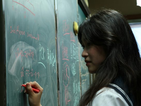 Hal tentang Anak yang Sebaiknya Tidak Dibagikan di Media Sosial