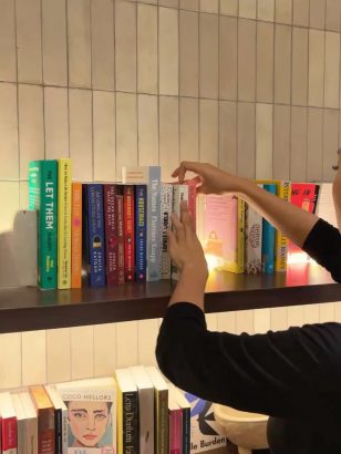 Rekomendasi Cafe Instagramable dengan Buku dan Perpustakaan