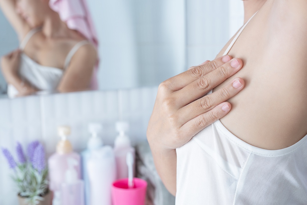 Tiba-tiba Gampang Berkeringat saat Perimenopause? Ini Cara Memilih Deodorant yang Tepat dan Rekomendasi 7 Produknya