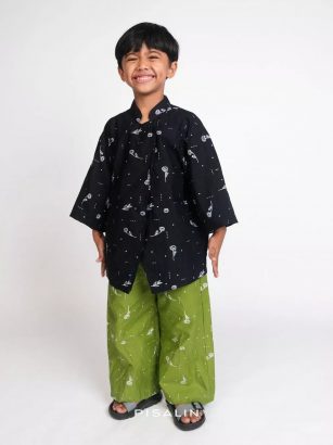 Batik untuk Anak Laki-Laki: 8 Outfit Keren yang Tidak Terlihat Formal