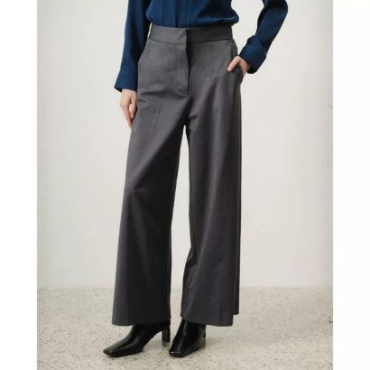 Sudah Masuk Usia 40? Ini Kesalahan Outfit Kantor yang Bisa Bikin Mommies Terlihat Tua