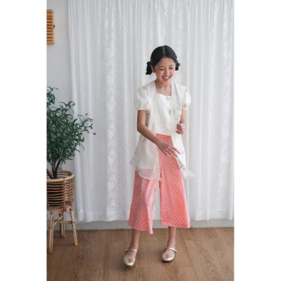 Batik Anak Perempuan: 7 Mix and Match yang Modern dan Playful