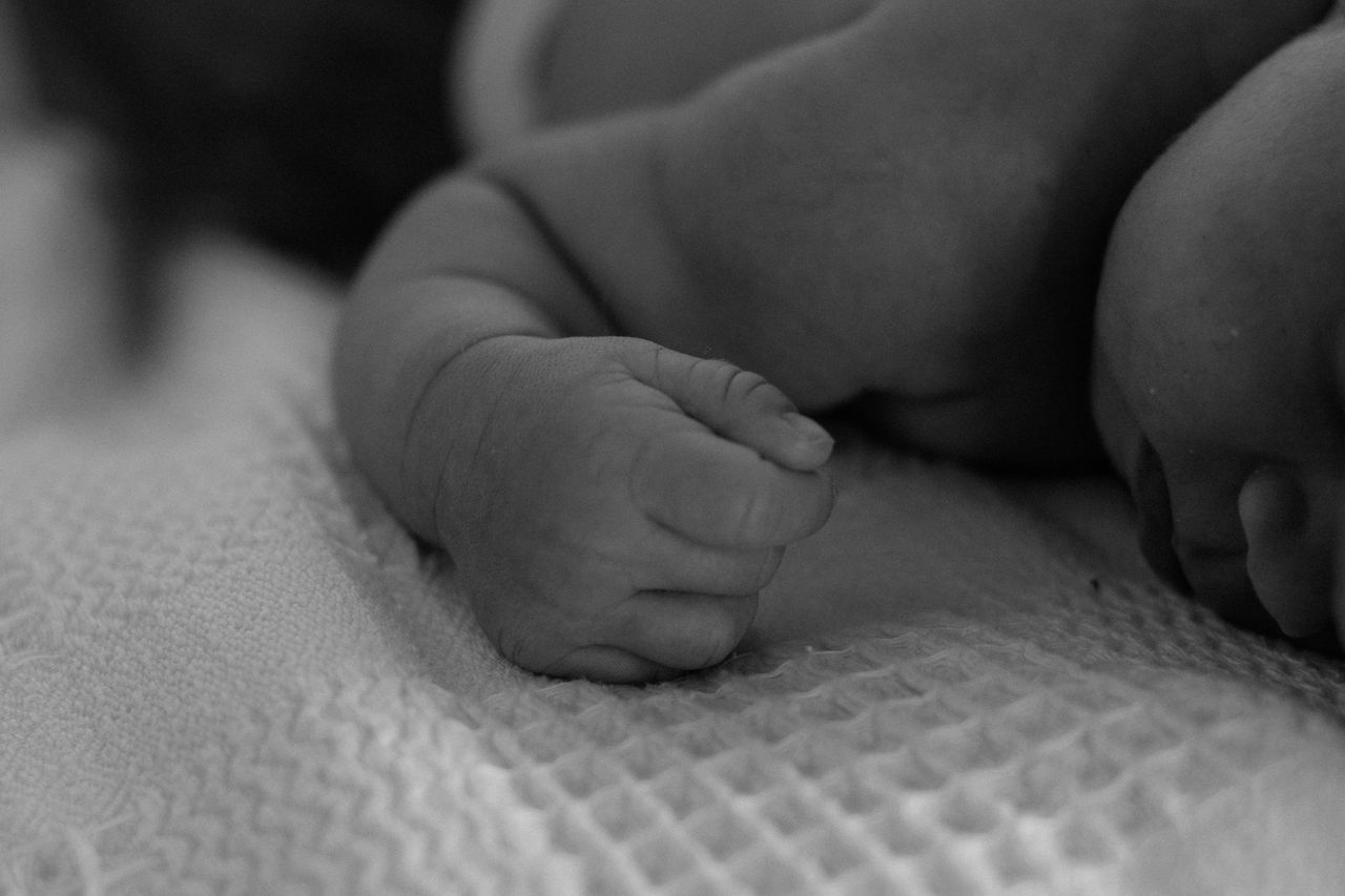 Bayi Meninggal Usai Diduga Diberi Telur Mentah, Ini Alasan Bayi di Bawah 6 Bulan Belum Boleh Diberi Makanan