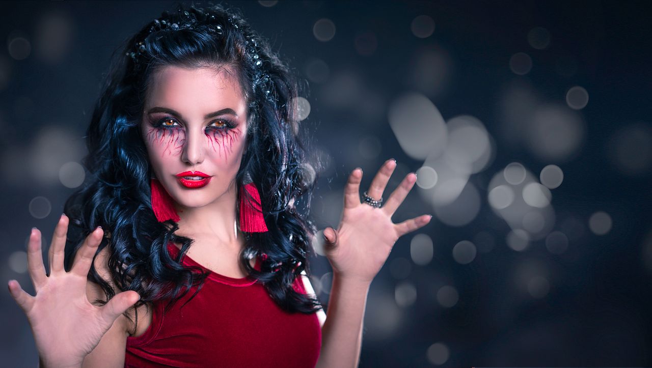 Nggak Perlu Jago Makeup! Ini 8 Ide Makeup Halloween Simpel yang Bisa Dicoba Sendiri