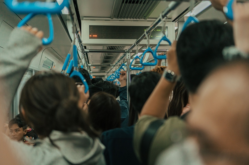 10 Rekomendasi Produk Ampuh untuk Atasi Panas dan Debu Mampir Saat Naik Transum